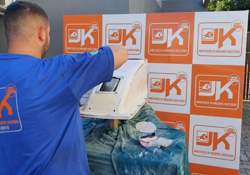 MANUTENÇÃO EM MÁQUINAS INDUSTRIAIS